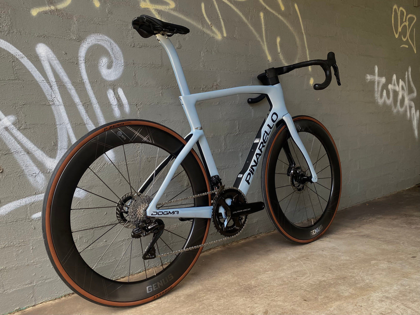 Pinarello Dogma F Luxter Venice 56 with Dura Ace