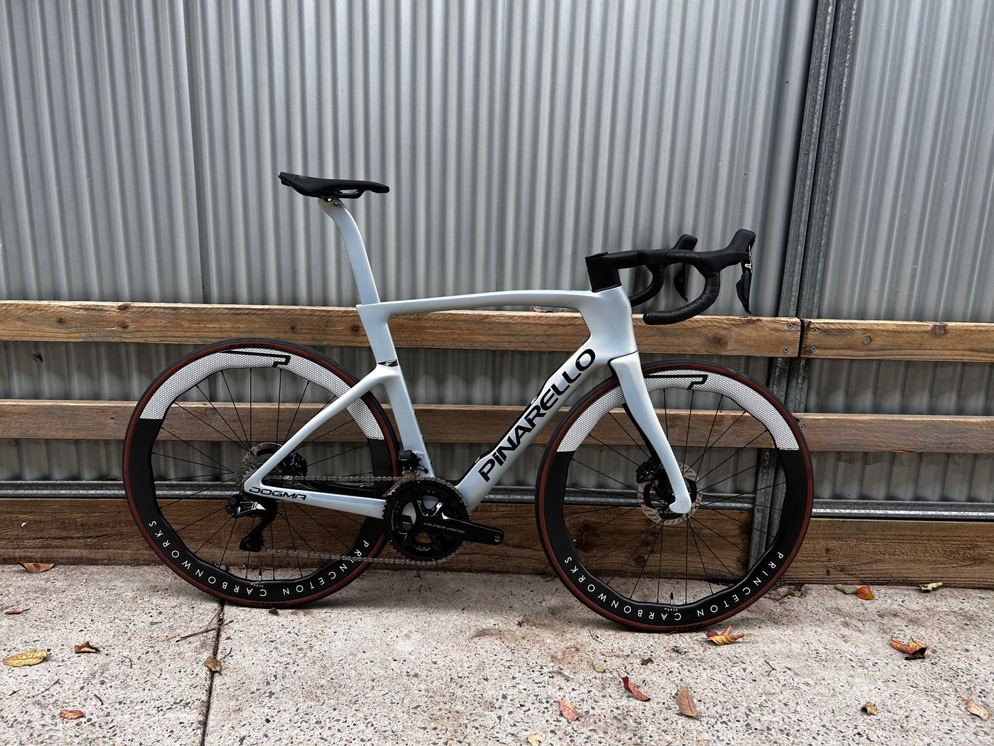 Pinarello Dogma F Luxter Venice 56 with Dura Ace